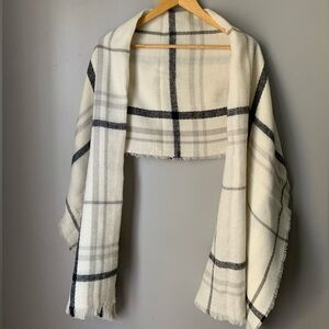 ⭐️**3 for $10** Rectangle Scarf  78X35 Off white and Black